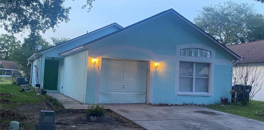 House in Orlando, Florida 3 bedrooms, 123.93 sq.m. № 2211733