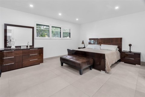 House in Miami Shores, Florida 4 bedrooms, 189.8 sq.m. № 1813835 - photo 19