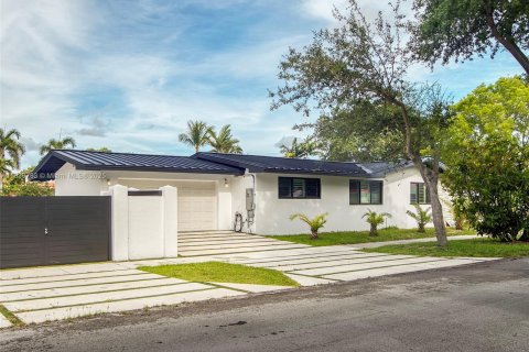 House in Miami Shores, Florida 4 bedrooms, 189.8 sq.m. № 1813835 - photo 1