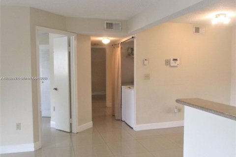 Condominio en alquiler en Pembroke Pines, Florida, 2 dormitorios, 81.85 m2 № 2077452 - foto 7