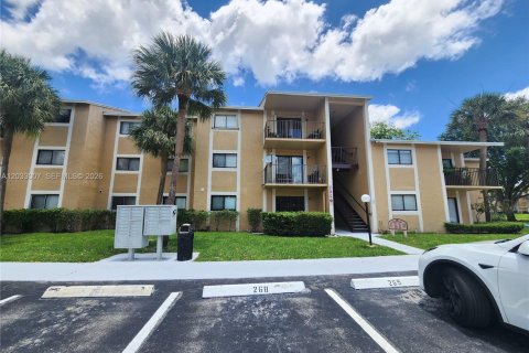 Condominio en Pembroke Pines, Florida, 2 dormitorios  № 2077452