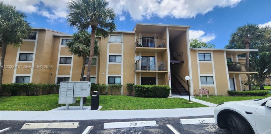 Condominio en Pembroke Pines, Florida, 2 dormitorios  № 2077452