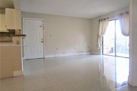 Condominio en alquiler en Pembroke Pines, Florida, 2 dormitorios, 81.85 m2 № 2077452 - foto 3