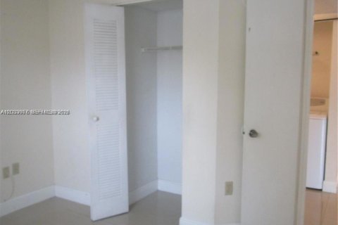 Condominio en alquiler en Pembroke Pines, Florida, 2 dormitorios, 81.85 m2 № 2077452 - foto 16