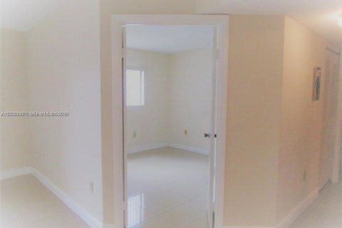 Condominio en alquiler en Pembroke Pines, Florida, 2 dormitorios, 81.85 m2 № 2077452 - foto 8