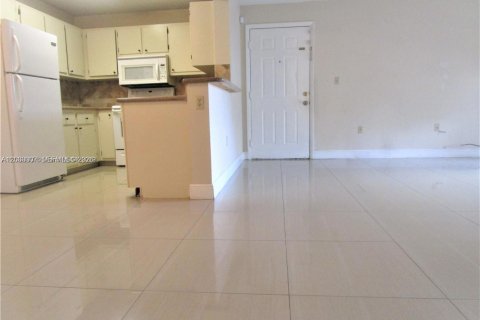 Condominio en alquiler en Pembroke Pines, Florida, 2 dormitorios, 81.85 m2 № 2077452 - foto 6