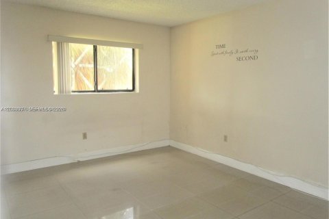 Condominio en alquiler en Pembroke Pines, Florida, 2 dormitorios, 81.85 m2 № 2077452 - foto 10