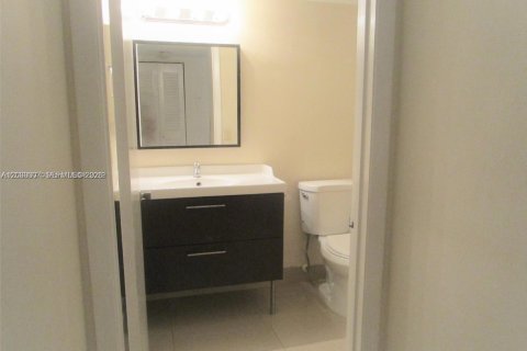 Condominio en alquiler en Pembroke Pines, Florida, 2 dormitorios, 81.85 m2 № 2077452 - foto 11