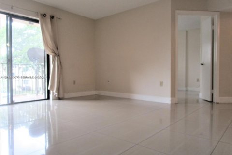 Condominio en alquiler en Pembroke Pines, Florida, 2 dormitorios, 81.85 m2 № 2077452 - foto 2