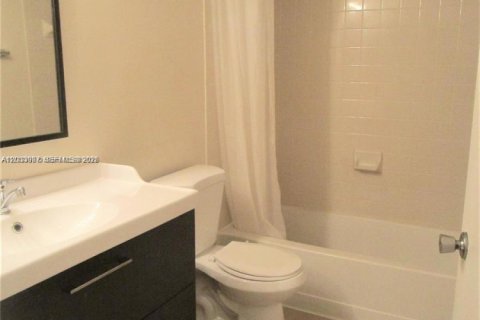 Condominio en alquiler en Pembroke Pines, Florida, 2 dormitorios, 81.85 m2 № 2077452 - foto 12