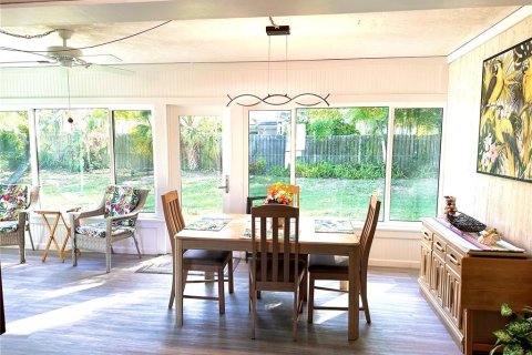 House in Sarasota, Florida 2 bedrooms, 116.03 sq.m. № 1744337 - photo 4