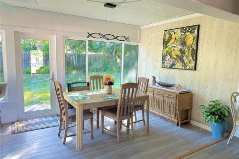 House in Sarasota, Florida 2 bedrooms, 116.03 sq.m. № 1744337 - photo 5