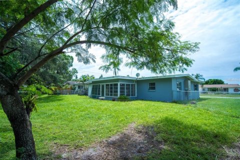 House in Sarasota, Florida 2 bedrooms, 116.03 sq.m. № 1744337 - photo 2
