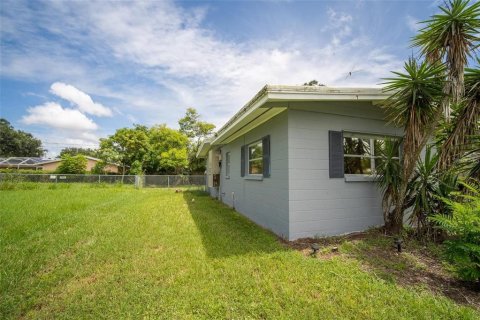 House in Sarasota, Florida 2 bedrooms, 116.03 sq.m. № 1744337 - photo 17