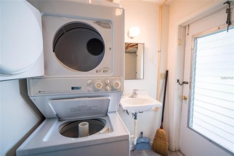 House in Sarasota, Florida 2 bedrooms, 116.03 sq.m. № 1744337 - photo 14
