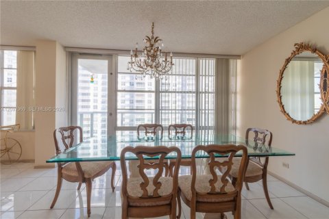 Condo in Sunny Isles Beach, Florida, 1 bedroom  № 2392763 - photo 2