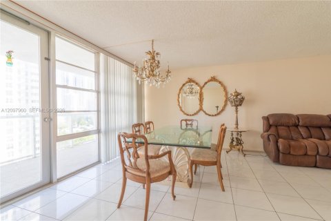 Condo in Sunny Isles Beach, Florida, 1 bedroom  № 2392763 - photo 4