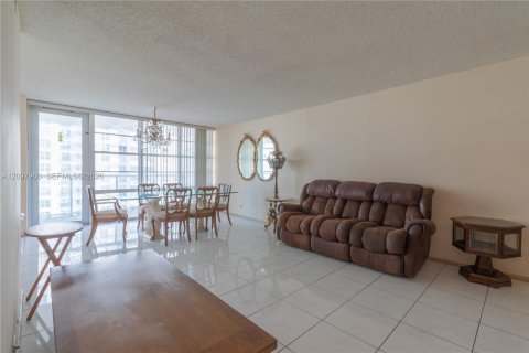Condo in Sunny Isles Beach, Florida, 1 bedroom  № 2392763 - photo 6