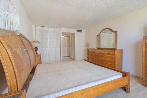 Condo in Sunny Isles Beach, Florida, 1 bedroom  № 2392763 - photo 19