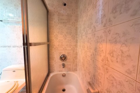 Condo in Sunny Isles Beach, Florida, 1 bedroom  № 2392763 - photo 26