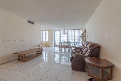 Condo in Sunny Isles Beach, Florida, 1 bedroom  № 2392763 - photo 5