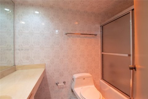 Condo in Sunny Isles Beach, Florida, 1 bedroom  № 2392763 - photo 21