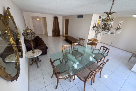 Condo in Sunny Isles Beach, Florida, 1 bedroom  № 2392763 - photo 9