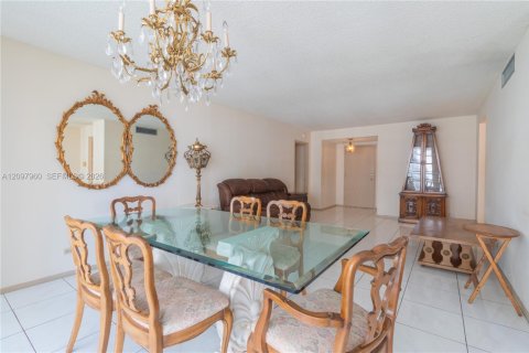 Condo in Sunny Isles Beach, Florida, 1 bedroom  № 2392763 - photo 3