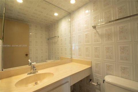 Condo in Sunny Isles Beach, Florida, 1 bedroom  № 2392763 - photo 20