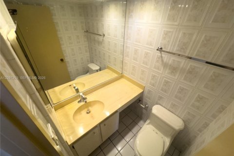 Condo in Sunny Isles Beach, Florida, 1 bedroom  № 2392763 - photo 23