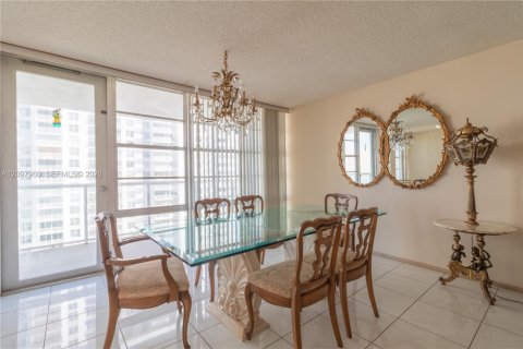 Condo in Sunny Isles Beach, Florida, 1 bedroom  № 2392763 - photo 8