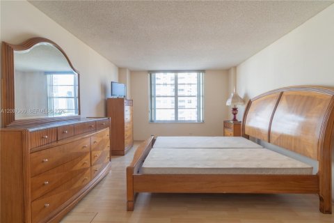 Condo in Sunny Isles Beach, Florida, 1 bedroom  № 2392763 - photo 16