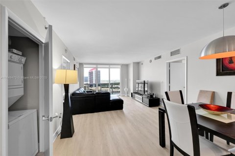 Condominio en alquiler en Hallandale Beach, Florida, 3 dormitorios, 145.95 m2 № 1888878 - foto 5