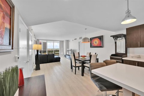 Condominio en alquiler en Hallandale Beach, Florida, 3 dormitorios, 145.95 m2 № 1888878 - foto 6