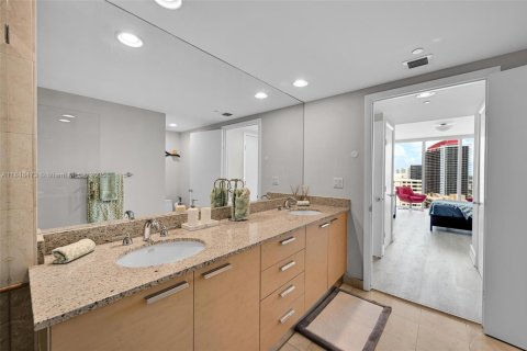 Condominio en alquiler en Hallandale Beach, Florida, 3 dormitorios, 145.95 m2 № 1888878 - foto 22