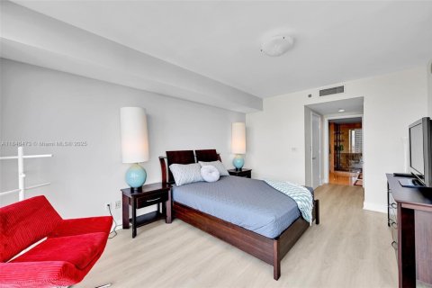 Condominio en alquiler en Hallandale Beach, Florida, 3 dormitorios, 145.95 m2 № 1888878 - foto 19