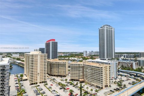 Condominio en alquiler en Hallandale Beach, Florida, 3 dormitorios, 145.95 m2 № 1888878 - foto 26