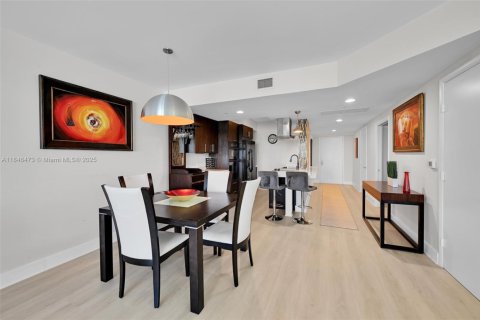 Condominio en alquiler en Hallandale Beach, Florida, 3 dormitorios, 145.95 m2 № 1888878 - foto 8