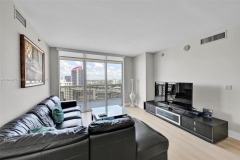 Condominio en alquiler en Hallandale Beach, Florida, 3 dormitorios, 145.95 m2 № 1888878 - foto 2