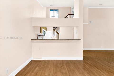 Apartamento en alquiler en Miami, Florida, 2 dormitorios, 121.89 m2 № 2025242 - foto 5