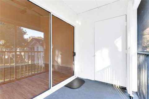 Apartamento en alquiler en Miami, Florida, 2 dormitorios, 121.89 m2 № 2025242 - foto 29