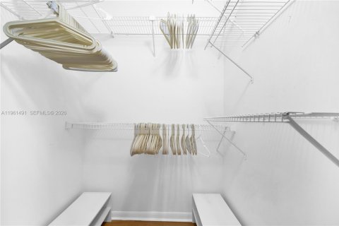 Apartamento en alquiler en Miami, Florida, 2 dormitorios, 121.89 m2 № 2025242 - foto 21