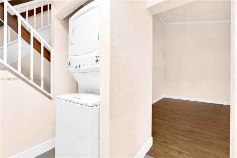 Apartamento en alquiler en Miami, Florida, 2 dormitorios, 121.89 m2 № 2025242 - foto 15