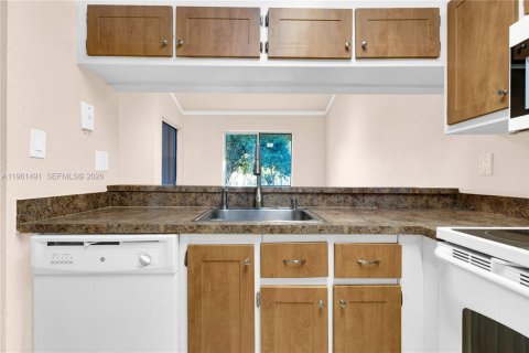 Apartamento en alquiler en Miami, Florida, 2 dormitorios, 121.89 m2 № 2025242 - foto 13