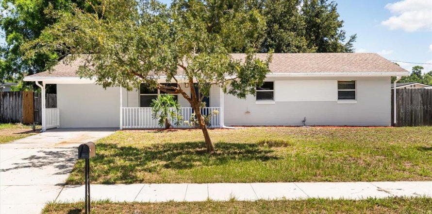 House in Orlando, Florida 3 bedrooms, 127.93 sq.m. № 1876106