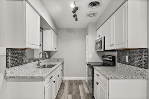 House in Orlando, Florida 3 bedrooms, 127.93 sq.m. № 1876106 - photo 10