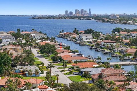 Casa en venta en Saint Petersburg, Florida, 3 dormitorios, 197.51 m2 № 1826366 - foto 1
