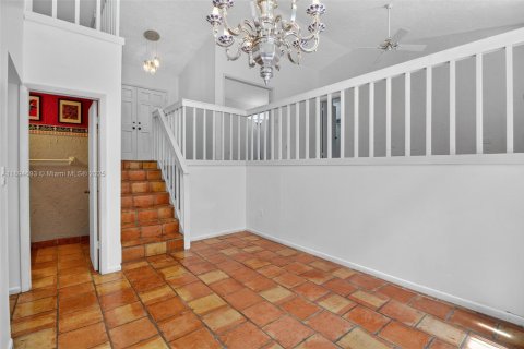 House in Miami, Florida 4 bedrooms, 177.72 sq.m. № 2013936 - photo 17