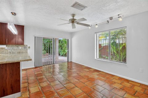 House in Miami, Florida 4 bedrooms, 177.72 sq.m. № 2013936 - photo 16