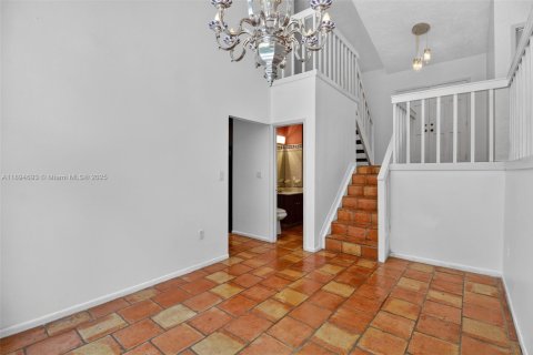 House in Miami, Florida 4 bedrooms, 177.72 sq.m. № 2013936 - photo 18